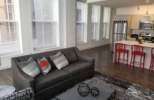 Westown Apartment | 325- Big Corner condo w/2 king bedrooms/Free parking
