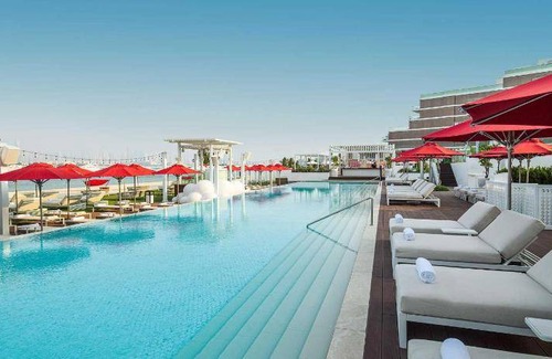 Palm Jumeirah Hotel | 325 m² Hotel ∙ 2 bedrooms ∙ 127 guests