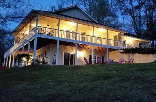 Hayesville House | 325 m² House ∙ 3 bedrooms ∙ 9 guests