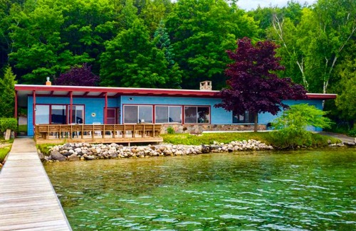 Frankfort House | 325 m² House ∙ 3 bedrooms ∙ 10 guests