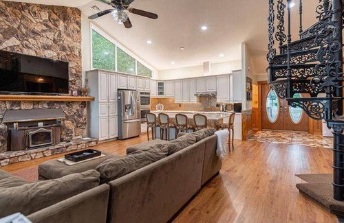 Fenelon Falls House | 325 m² House ∙ 5 bedrooms ∙ 18 guests