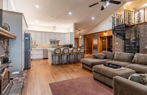 Fenelon Falls House | 325 m² House ∙ 5 bedrooms ∙ 18 guests