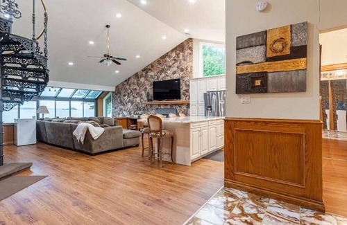 Fenelon Falls House | 325 m² House ∙ 5 bedrooms ∙ 18 guests