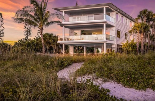 Anna Maria House | 325 m² House ∙ 5 bedrooms ∙ 8 guests