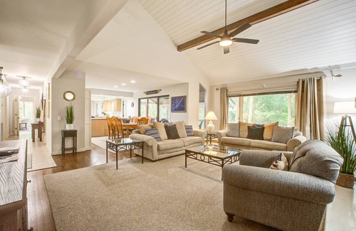 West Beach House | 325 m² House ∙ 5 bedrooms ∙ 10 guests