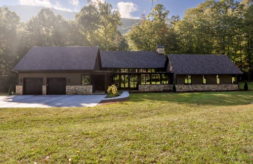 Maggie Valley House | 325 m² House ∙ 4 bedrooms ∙ 14 guests