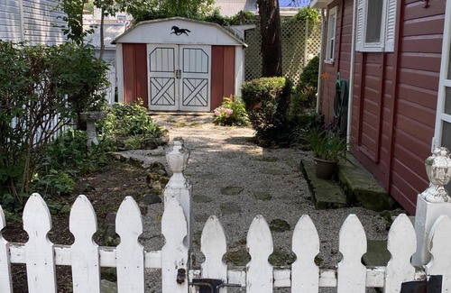 Lakeside Cottage | 325 Sycamore Charming two bedroom cottage in Lakeside!