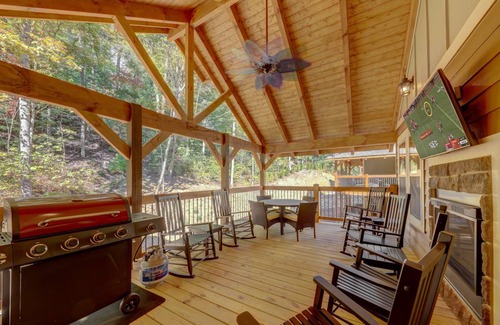 Gatlinburg Cabin | 326 m² Cabin ∙ 3 bedrooms ∙ 10 guests