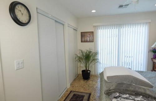 Paradise House | 327 7 bedroom home with fenced yard