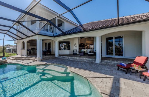 Yacht Club Villa | 327 m² Villa ∙ 4 bedrooms ∙ 8 guests