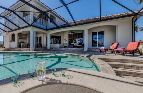 Yacht Club Villa | 327 m² Villa ∙ 4 bedrooms ∙ 8 guests