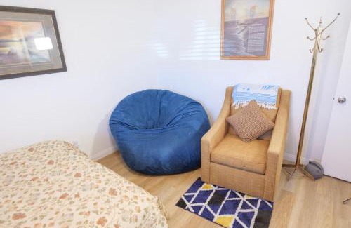Sunrise Manor House | 328 Close to the strip