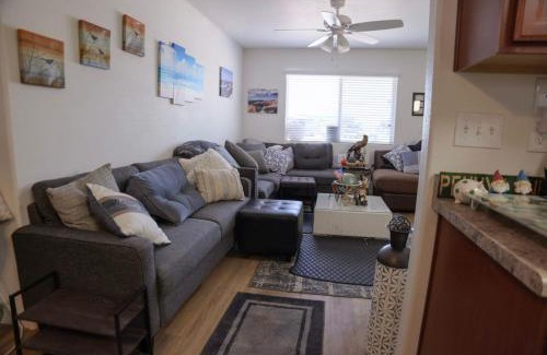 Sunrise Manor House | 328 Close to the strip