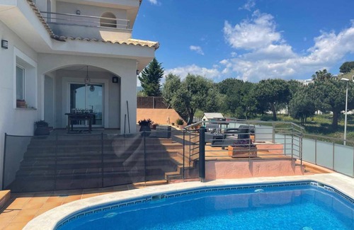 Sant Pol De Mar House | 329 m² House ∙ 5 bedrooms ∙ 10 guests