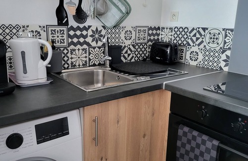 Valenciennes Apartment | 32m2 ground floor apartment Suitable for a couple or single person