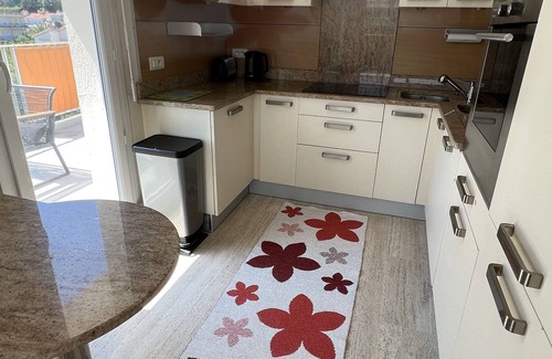 Cap-d'Antibes Apartment | 33. A bright 3-room apartment with a lovely terrace & parking