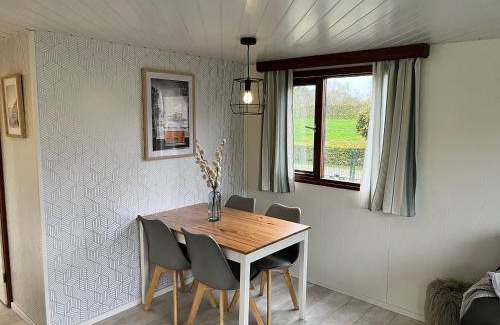 Zuid-Scharwoude Ski Chalet | 33 m² Chalet ∙ 1 bedroom ∙ 2 guests