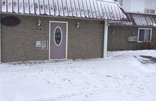 Thief River Falls Hotel | 33 m² Hotel ∙ 127 guests