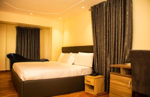 Somolu Apartment | 330 m² Serviced apartment ∙ 2 guests