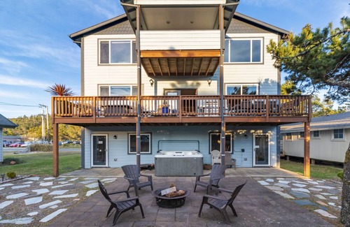Pacific City House | 332 m² House ∙ 5 bedrooms ∙ 12 guests