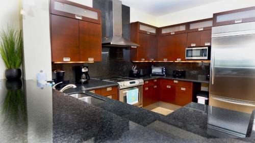 Rock Harbor Apartment | 333 Mariners Club