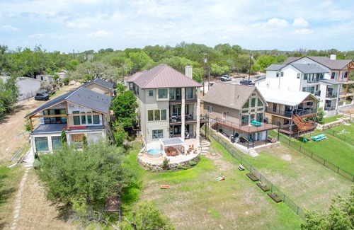 Spicewood House | 334 m² House ∙ 6 bedrooms ∙ 14 guests