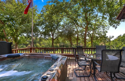 Martindale House | 335 m² House ∙ 3 bedrooms ∙ 6 guests