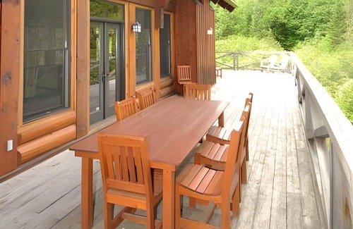 Lac Superieur Village Ski Chalet | 339 m² Chalet ∙ 5 bedrooms ∙ 12 guests