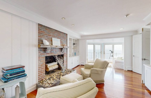 Gloucester House | 339 m² House ∙ 3 bedrooms ∙ 6 guests