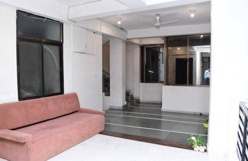 Jabalpur Hotel | 34 m² Hotel ∙ 4 guests