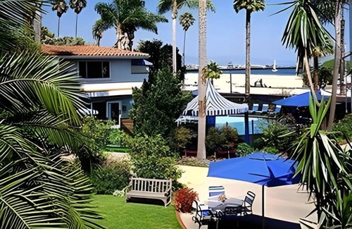 West Beach House | 34 m² Motel ∙ 3 bedrooms ∙ 127 guests