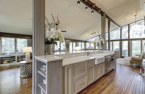 Beach Lagoon House | 34 W. Beach Lagoon-DogFriendly, FREE Pool & Spa Heat Oct & Nov 2025.