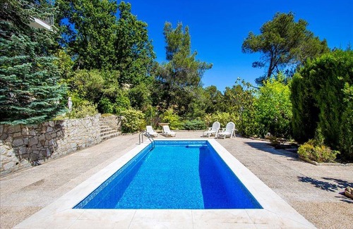 Castellar del Valles Villa | 340 m² Villa ∙ 5 bedrooms ∙ 8 guests