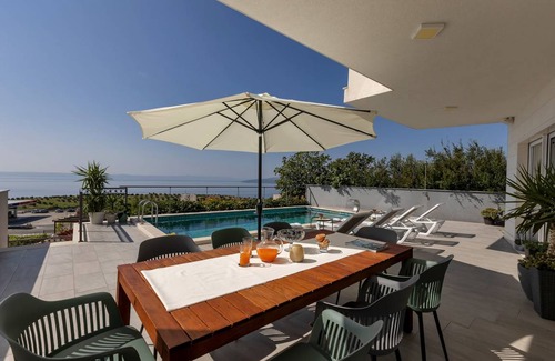 Krvavica Villa | 340 m² Villa ∙ 3 bedrooms ∙ 6 guests