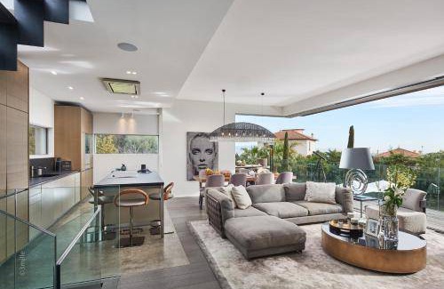 Cap-d'Antibes Villa | 340 m² Villa ∙ 5 bedrooms ∙ 10 guests