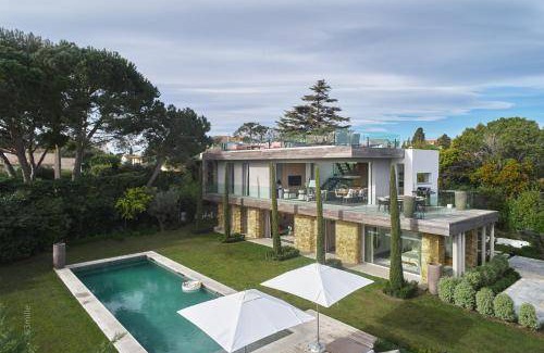 Cap-d'Antibes Villa | 340 m² Villa ∙ 5 bedrooms ∙ 10 guests