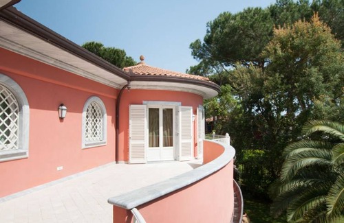 Forte dei Marmi Villa | 342 m² Villa ∙ 5 bedrooms ∙ 10 guests