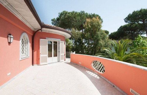 Forte dei Marmi Villa | 342 m² Villa ∙ 5 bedrooms ∙ 10 guests