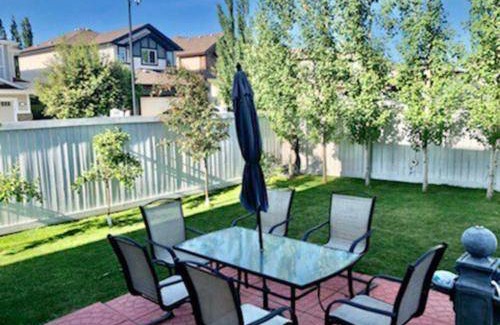 West Edmonton Villa | 344 m² Villa ∙ 5 bedrooms ∙ 12 guests