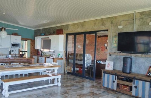 Glentana House | 345 m² House ∙ 4 bedrooms ∙ 8 guests