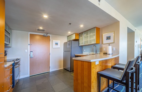 Ala Moana Condo | 34th Floor Ala Moana Large Regal Suite - 2Br/3Ba, Book Now at Special Rate!