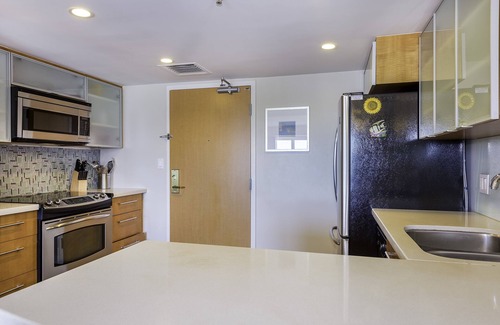 Ala Moana Condo | 34th Floor Ala Moana Large Regal Suite - 2Br/3Ba, Book Now at Special Rate!
