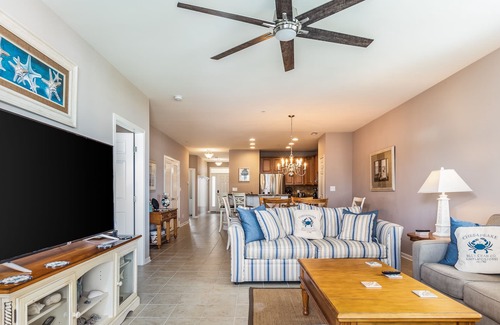 Sunset Island Condo | 35 Fountain Drive West, Unit 4A, Luxurious 3BR condo, close to amenities!