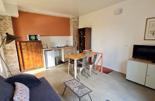 Pierrefitte-sur-Seine Apartment | 35 m2 apartment near Paris, metro line 13 Saint Denis University station.