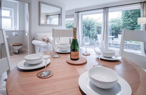 Oxwich Ski Chalet | 35 m² Chalet ∙ 2 bedrooms ∙ 4 guests