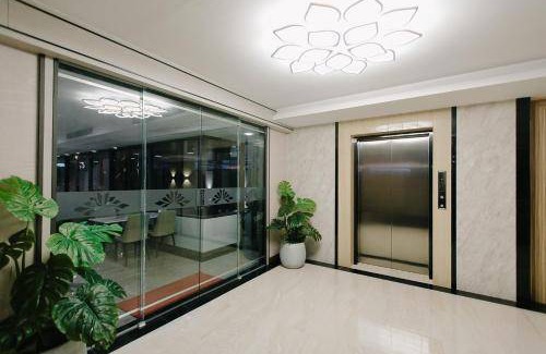 Ubon Ratchathani Hotel | 35 m² Hotel ∙ 2 guests