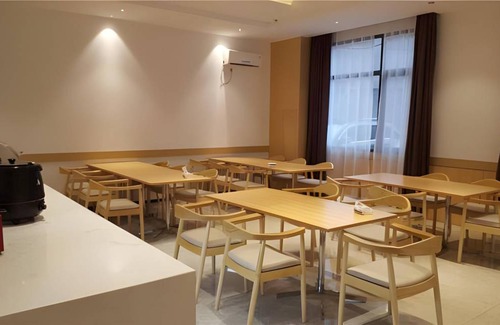 Jingkou District Hotel | 35 m² Hotel ∙ 2 bedrooms ∙ 2 guests