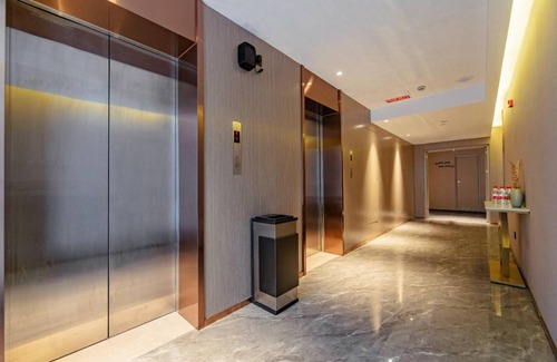 Weibin District Hotel | 35 m² Hotel ∙ 3 guests