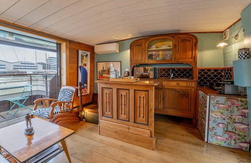 Bassins a Flot Boat Rental | 35 m² Houseboat ∙ 1 bedroom ∙ 2 guests