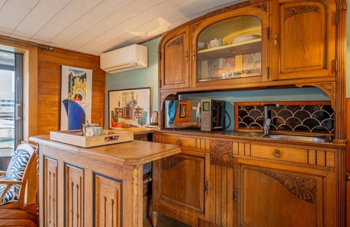 Bassins a Flot Boat Rental | 35 m² Houseboat ∙ 1 bedroom ∙ 2 guests